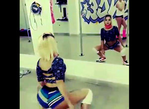 Arabian young lady twerking, magnificent